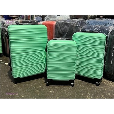 Комплект чемоданов 1789301-7