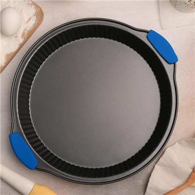 Форма для выпечки Доляна «Рифлёный круг. Забота», 30,5×4 см, антипригарное покрытие, с силиконовыми ручками, цвет ручек МИКС