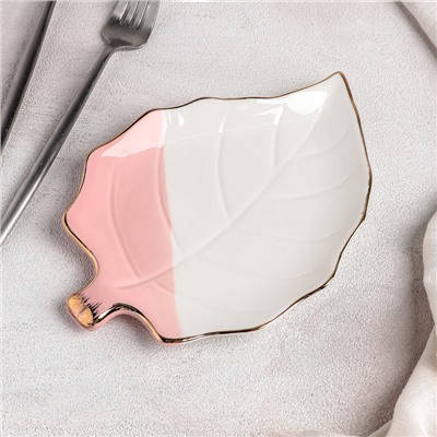 Блюдо «Листочек», 21,5×15×1,5 см, цвет бело-розовый