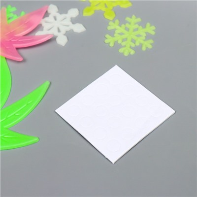 Наклейка фосфорная пластик "Снежинки и листья" набор 12 шт 17х12 см