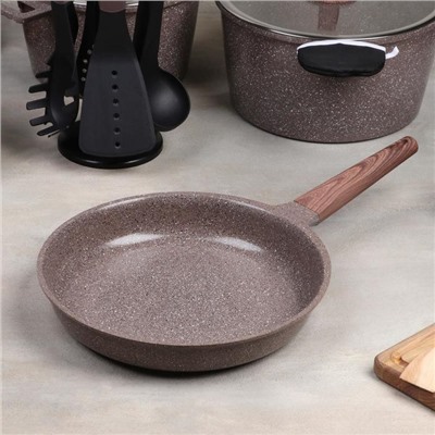 Набор посуды «Гранд», 4 предмета: кастрюли 8/6 л, сковорода 30×4,5 см, ковш 2 л, набор приборов, цвет коричневый