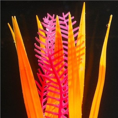 Растение силиконовое аквариумное, светящееся в темноте, 7 х 18 см, красно-оранжевое