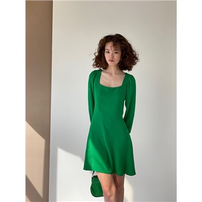 5066 Платье с вырезом каре зелёное