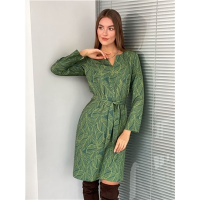 3106 Платье с фигурной горловиной зелёное с листиками